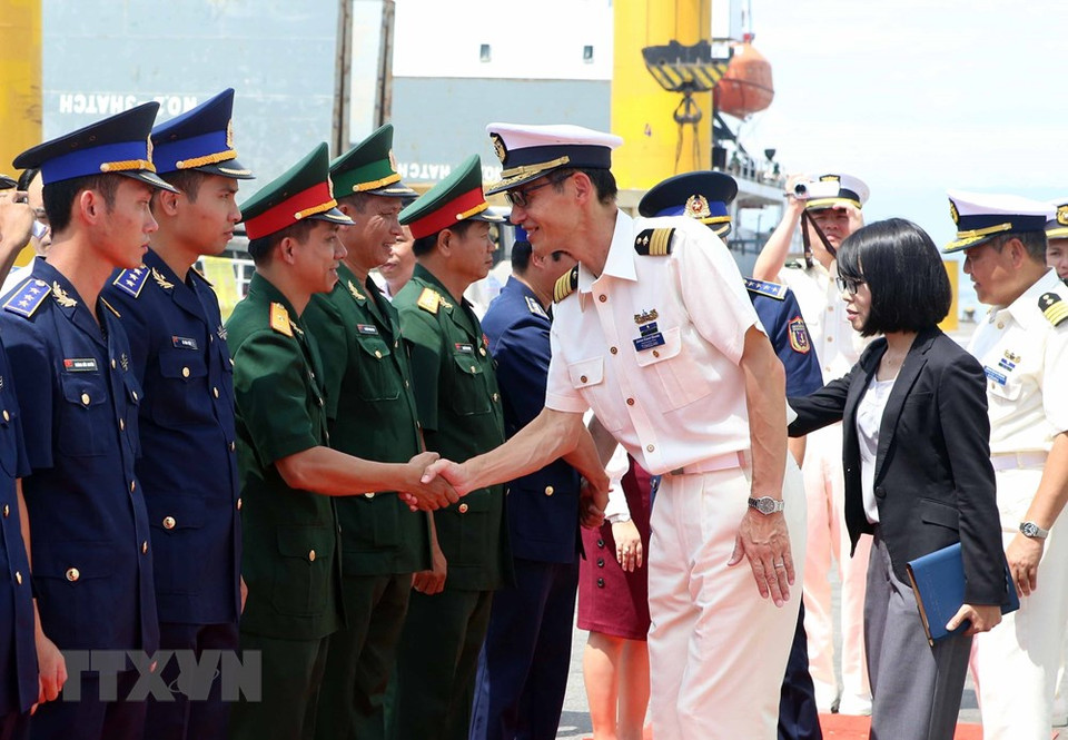日本海上警卫队小岛级训练舰访问岘港市。越通社记者 陈黎林 摄