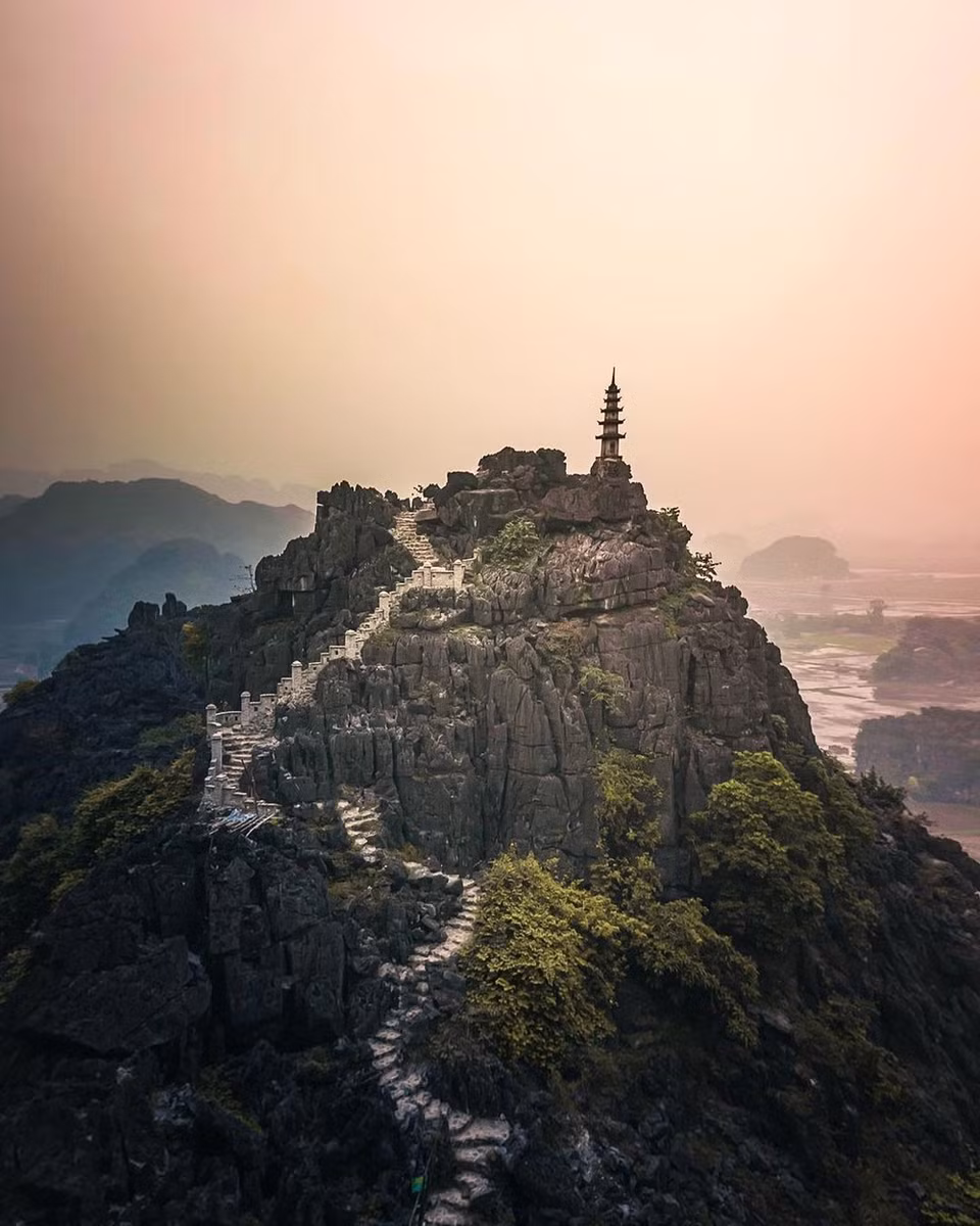 舞洞雄伟壮美的自然风景。图自越通社