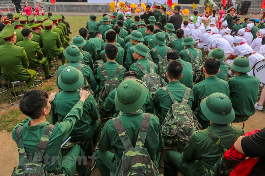 即将参军入伍的新兵。越通社记者 明山 摄