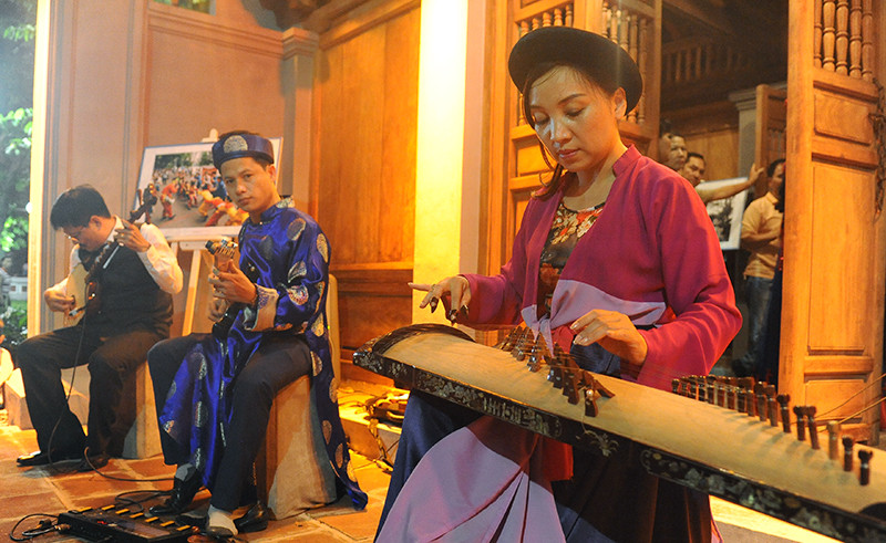 传统艺术节目。（图片来源：越南《人民报》）