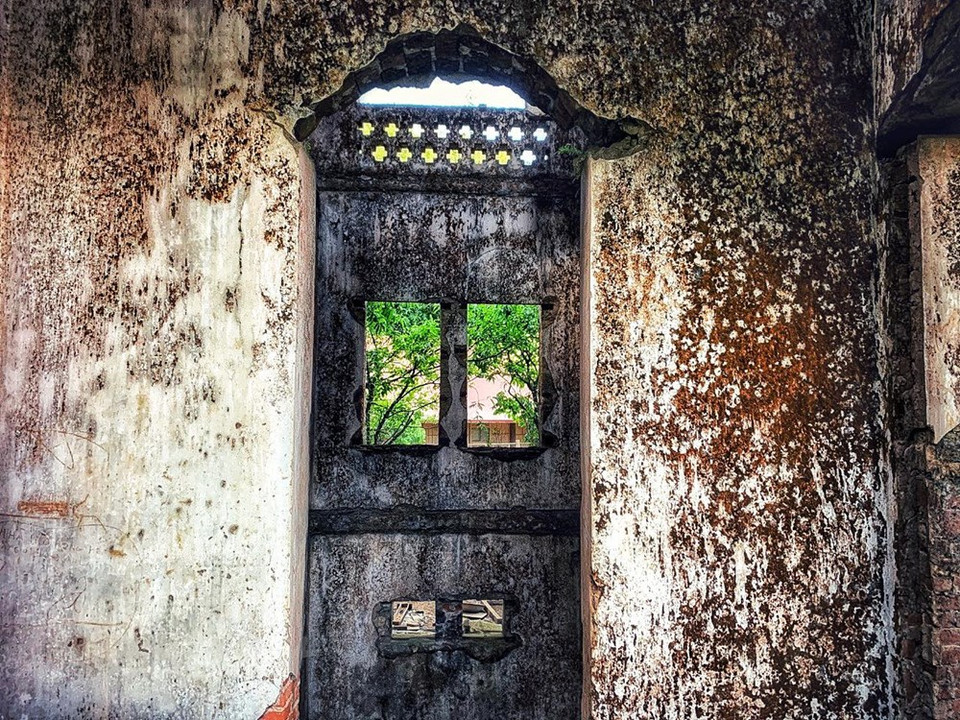 左泙村的古老修道院的建筑风格较为独特。越通社记者 春梅 慑