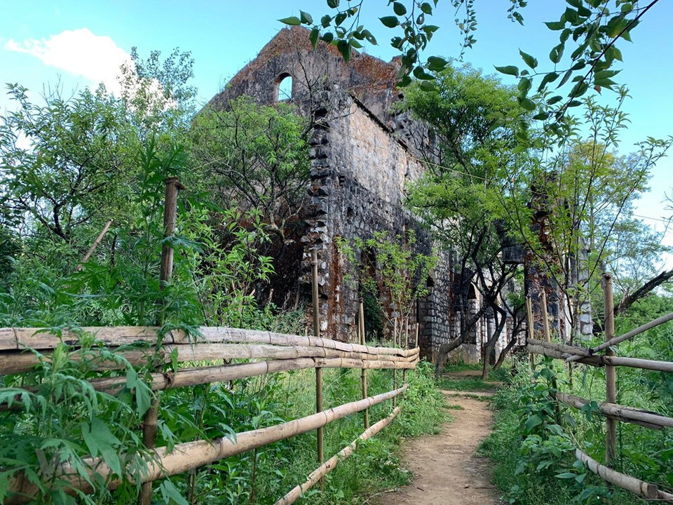 左泙村的古老修道院。越通社记者 春梅 慑