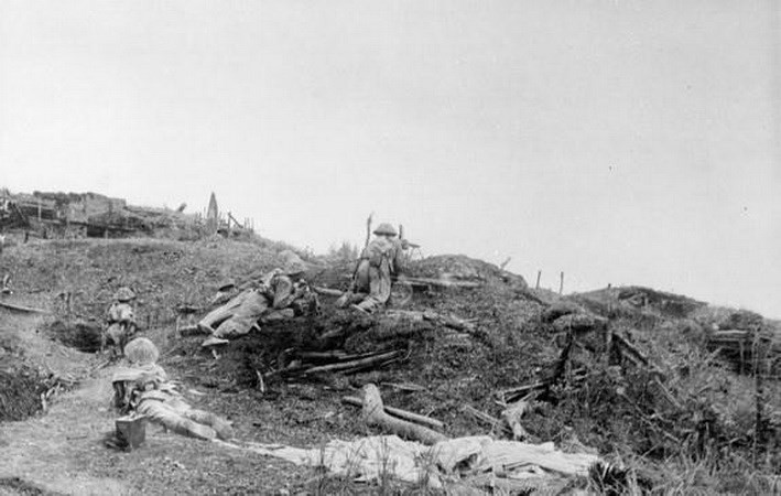 1954年3月13日17时5分，越军数十门大炮对法军希蓝据点上的各重要地方进行猛烈的炮击。23时30分，法军最坚固的据点——希蓝被摧毁。图自越通社