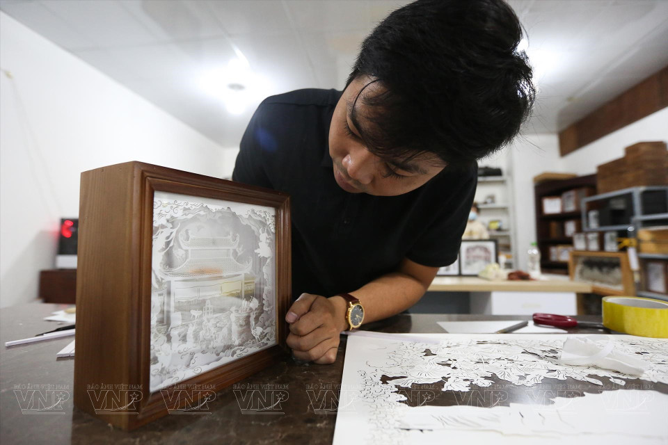 3D纸灯是日本的折纸艺术、中国的皮影艺术和越南的走马灯艺术的结合。图自越南画报