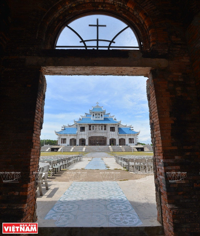 拉望圣地的新教堂。越通社记者 青和 摄