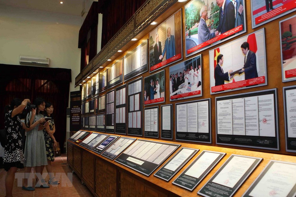 展会上展示的资料和图片。