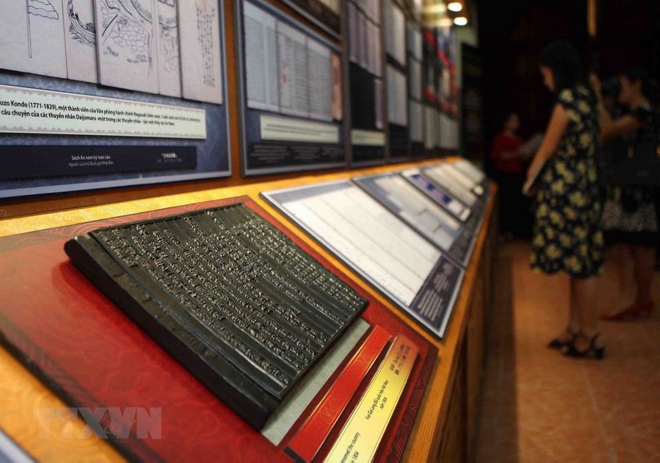 展会上展示的资料和图片。