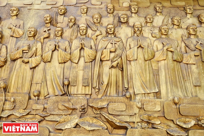 天主教徒浮雕。越通社记者 青和 摄