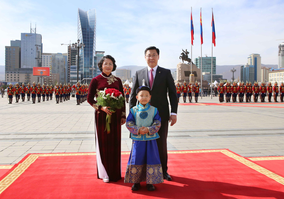 邓氏玉盛和蒙古国总理扎尔格勒图勒嘎·额尔登巴特（图片来源：越通社）
