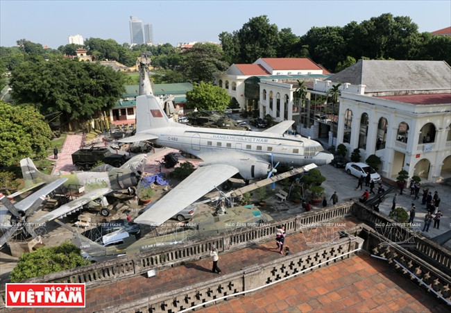 从河内旗台上俯瞰越南军事历史博物馆。图自 越通社