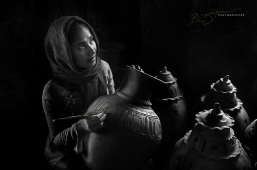 陶瓷艺人之美（图片来源：vnexpress.vn)