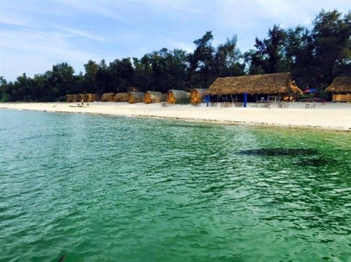 荒疏海滩深受游客的青睐（图片来源：dantocmiennui.vn）