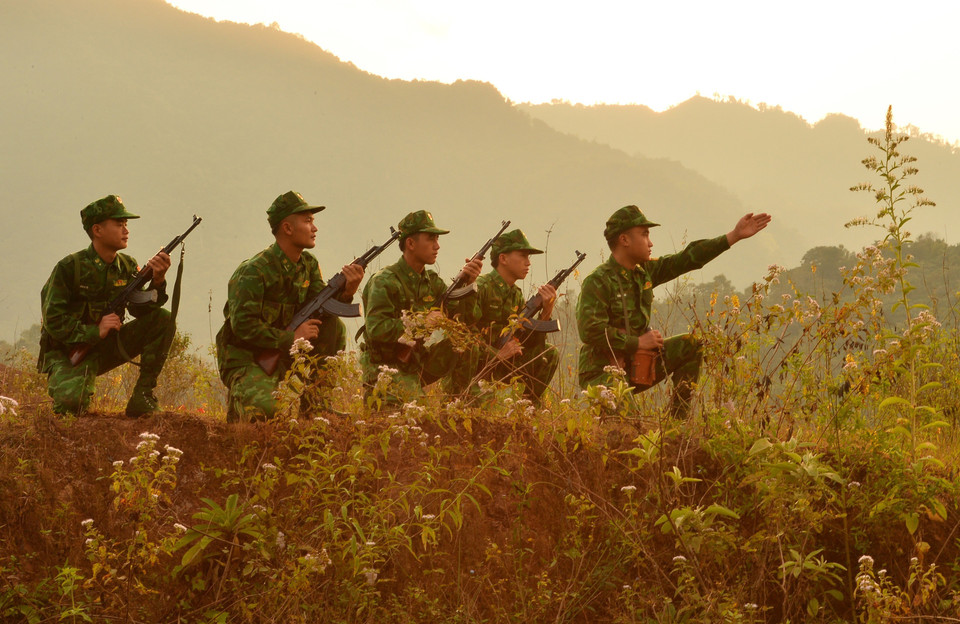 阿巴寨边防哨所的战士在年初巡逻。 图自越通社 