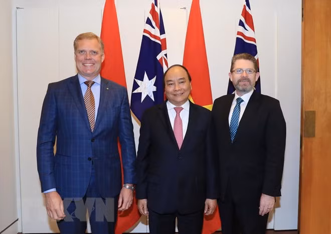 政府总理阮春福会见澳大利亚众议院议长托尼•史密斯和参议院议长斯科特•瑞安。越通社记者 统一 摄