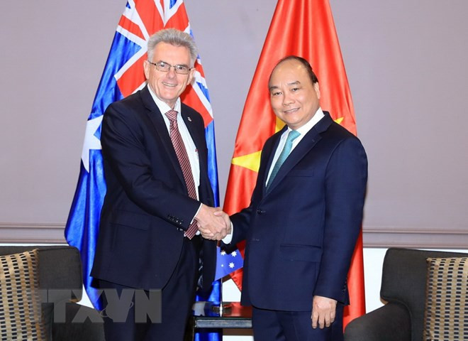 越南政府总理阮春福会见澳大利亚-越南友好协会主席金桑普森。越通社记者 统一 摄