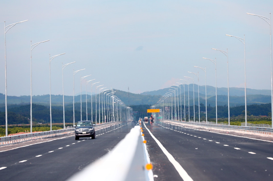 云屯-芒街高速公路是全国跨海、跨江、跨溪流桥梁最多的路线之一。图片来源：越通社