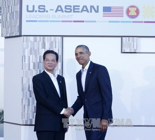  美国总统奥巴马迎接阮晋勇总理。（图片来源：越通社）