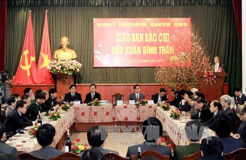  2016年丙申春节新闻交办会在河内举行。（图片来源：越通社）
