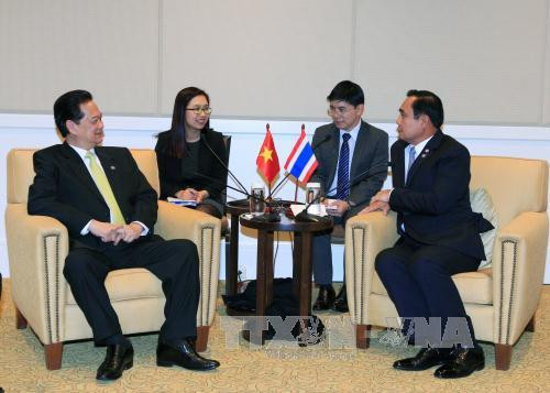 越南政府总理阮晋勇会见泰国总理巴育。（图片来源：越通社）