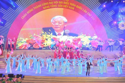 阮富仲总书记在文艺晚会上发表讲话。