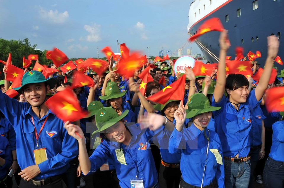 胡志明市青年迎接东南业十国与日本青年代表团。（图片来源：越通社）
