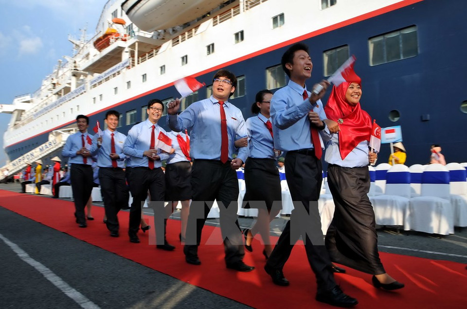 东南业十国与日本青年代表团访问越南。（图片来源：越通社）