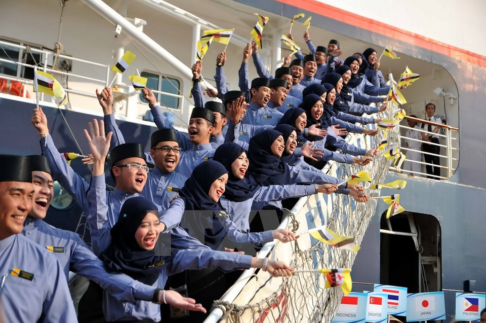 东南业十国与日本青年代表团访问越南。（图片来源：越通社）