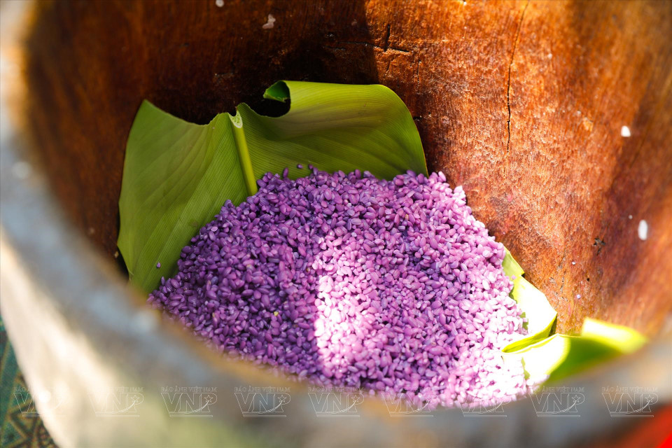 五色糯米饭不仅色香味俱全，还具有滋补、健身、医疗、美容等作用。图自越通社