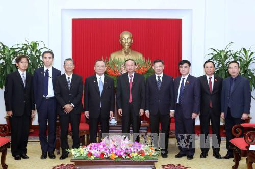 越共中央政治局委员、中央组织部部长、越日友好议员小组主席苏辉瑞会见山崎正昭议长（图片来源：越通社）