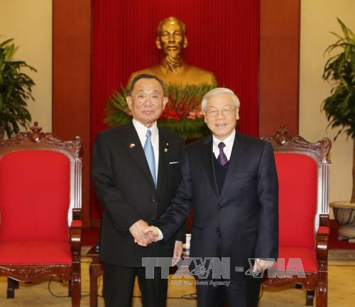 越共中央总书记阮富仲会见山崎正昭议长。（图片来源：越通社）