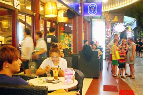 河内市允许各娱乐场所营业时间超过24时，更好满足游客的需求（图片来源：新河内报）