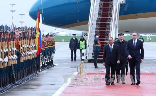 俄罗斯外交部副部长伊戈尔 · 莫尔古洛夫已在莫斯科伏努科沃国际机场举行隆重仪式，欢迎阮春福总理一行对俄罗斯进行正式访问。