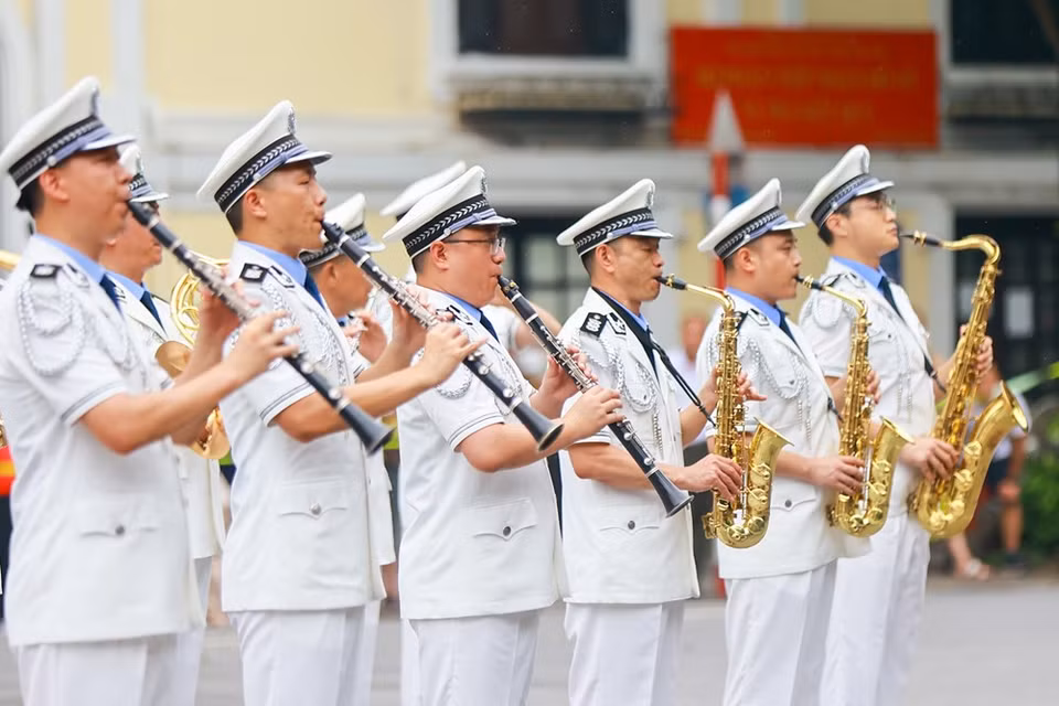 2022年东盟+警察音乐节在首都河内还剑郡李太祖花园广场举行。该广场位于还剑湖旁，是推崇李太祖皇帝的文化建筑工程。黎太祖皇帝是建设升龙京城-大越国之都（越南社会主义共和国今日的首都）的有功者。该花园广场和黎太祖塑像于2004年10月竣工，是庆祝首都河内解放50周年、庆祝升龙河内建都千年大典的建筑工程之一。图自 VIETNAM+