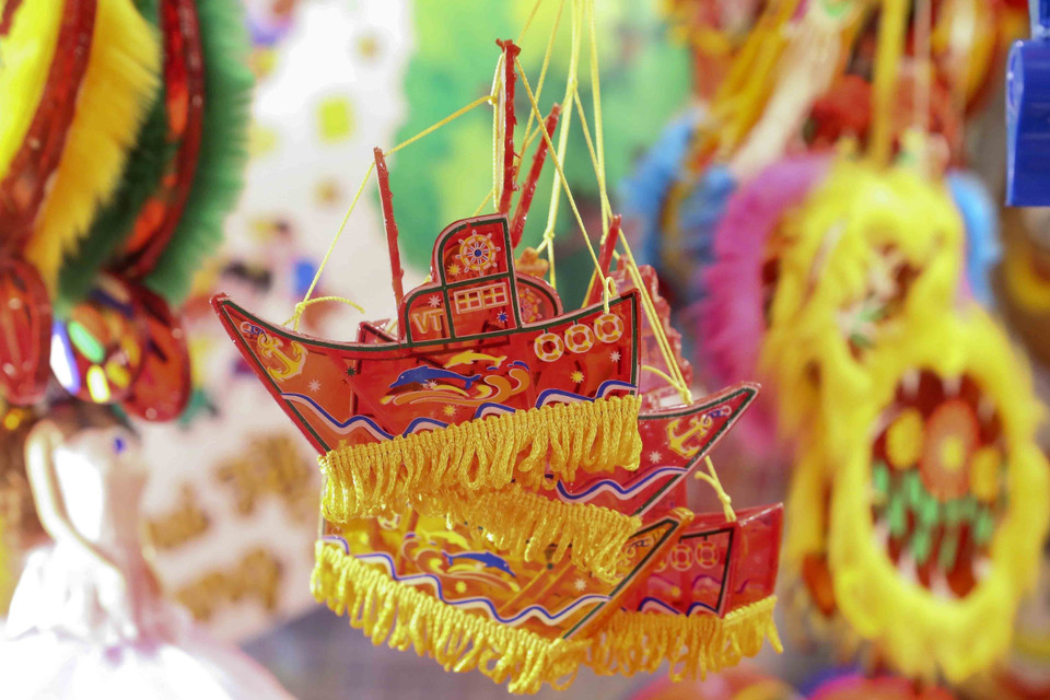 十分亮眼的各种各样的传统灯笼。图自越通社