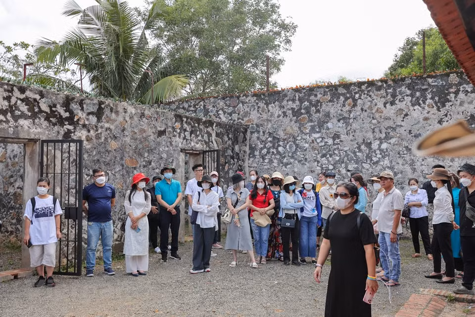 与越南历史同行113年的昆岛监狱曾见证了越南抗法抗美战争时期数万名越南共产党的英勇战斗、顽强意志、坚强不屈的精神。在帝国主义者的残暴监狱制度之下，越南两万名爱国人在昆岛监狱英勇牺牲。在法属时期和越南共和政权时期昆岛曾被称为“人间地狱”。