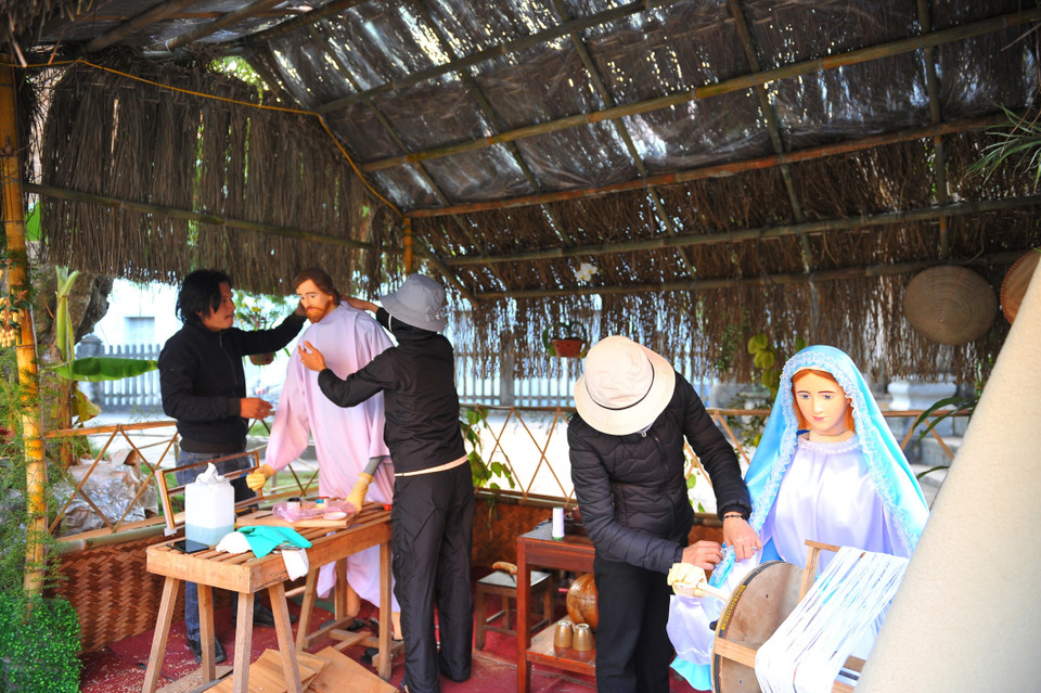 宁平省居民为圣诞节做准备。（图片来源：越通社）