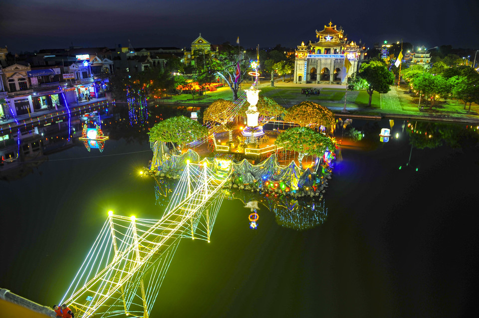 宁平省张灯结彩喜迎圣诞节。（图片来源：越通社）