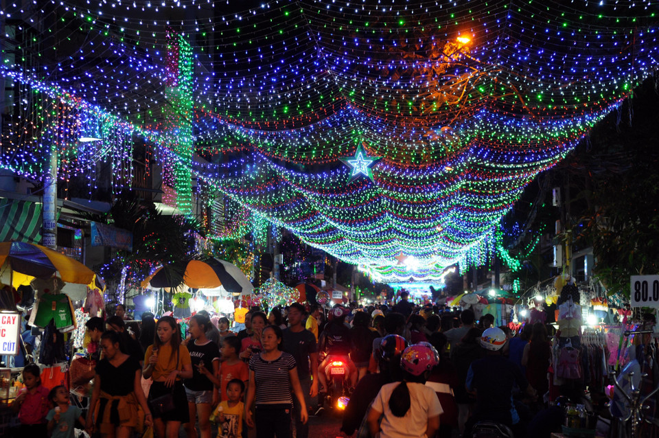 胡志明市到处都充满圣诞节气氛。（图片来源：越通社）