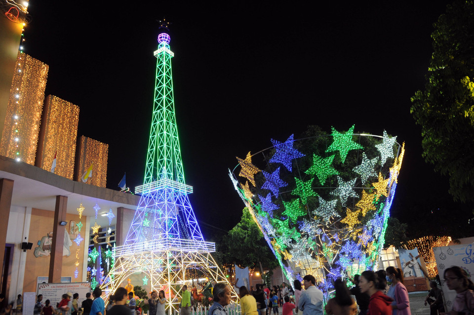胡志明市到处都充满圣诞节气氛。（图片来源：越通社）