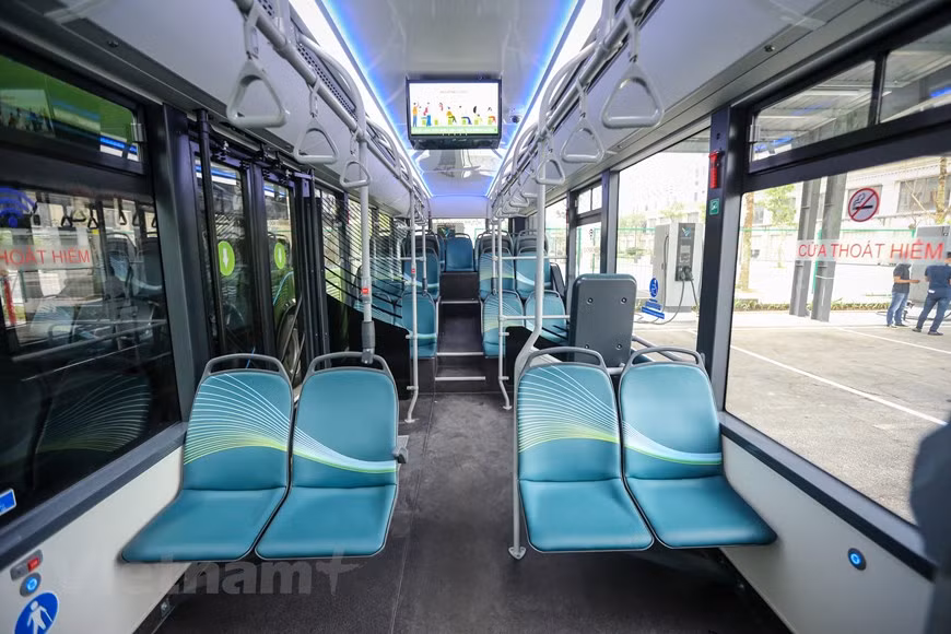 车内空间相当宽阔舒适。越通社记者 明山摄
