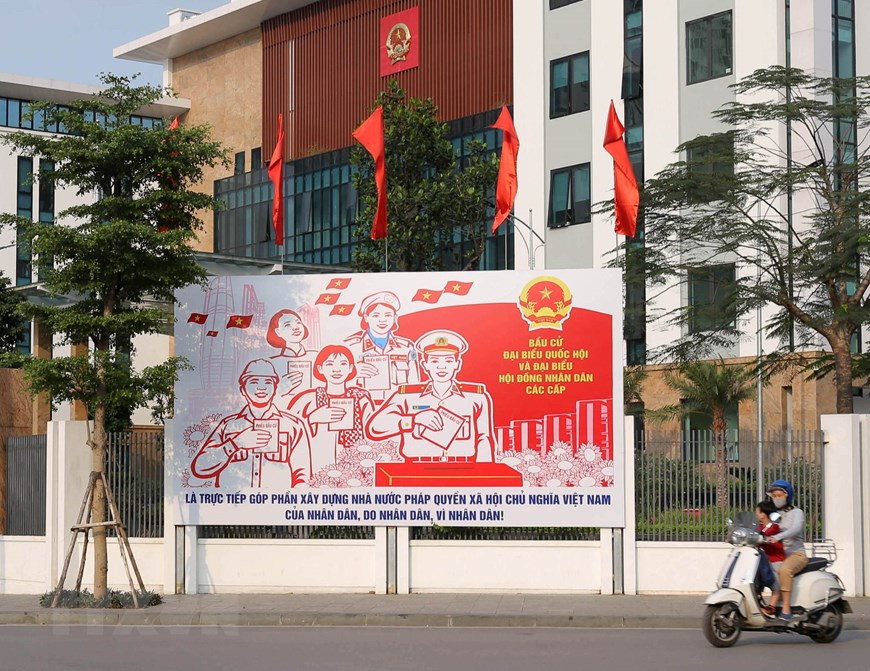 河内市栋多郡委总部前边的选举宣传海报。图片来源：越通社