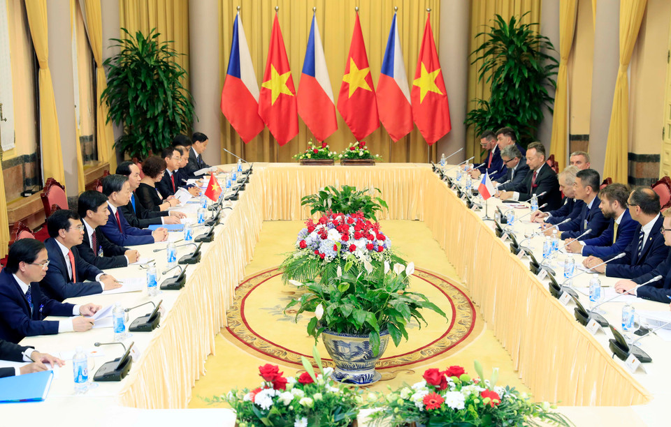 陈大光与捷克总统米洛什·泽曼举行会谈。