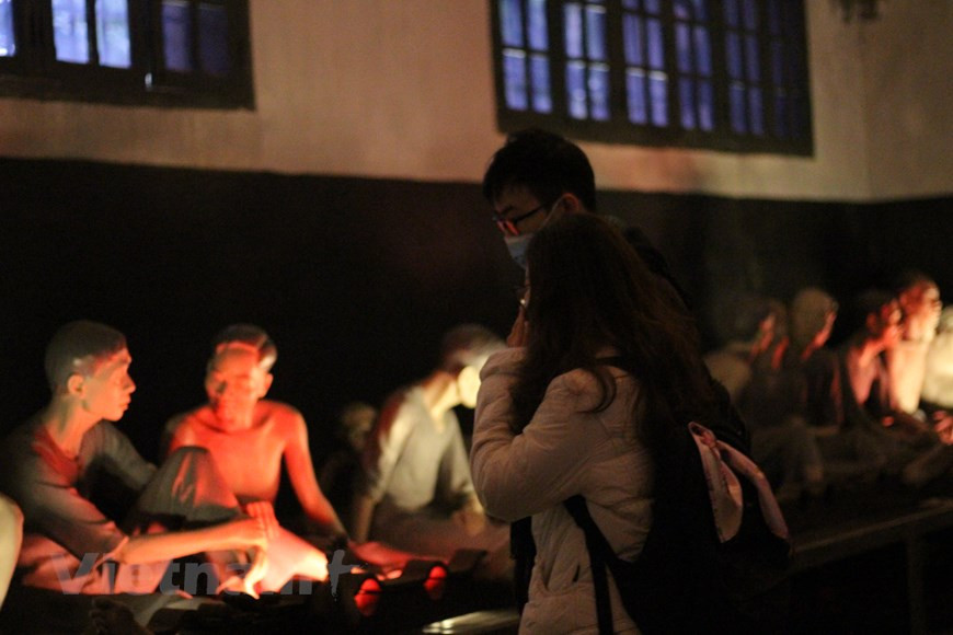 政府已批准从3月15日起重新开放各项旅游活动，其意味着旅游业正面临长期因疫情处于停滞状态后恢复和发展的新机遇。河内市各旅游管理机关、组织和企业正为重新迎接游客做好各方面的准备。截至目前，河内市大多数旅游景点、遗迹区、博物馆、公园、电影院和酒店（舞厅和酒吧、KTV和按摩店除外）已开门营业。图自Vietnam+