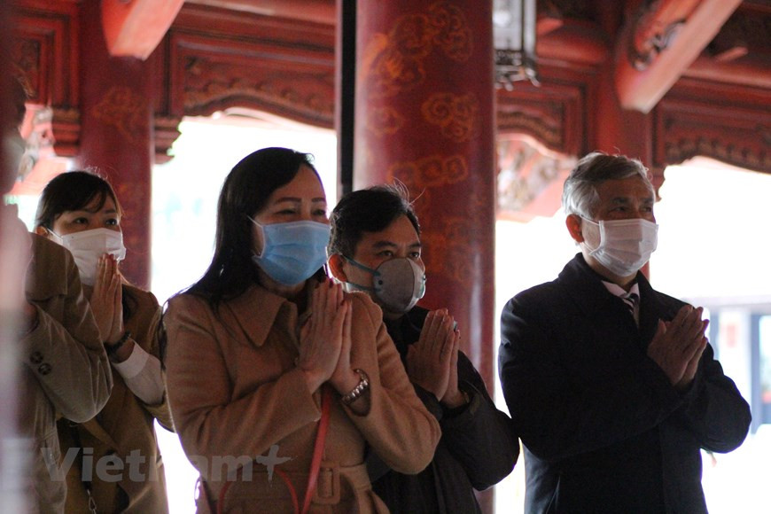 火炉监狱遗迹管委会表示，在新冠肺炎疫情防控形势复杂严峻的背景下，建议人们少聚集少外出。因此，为了与公众保持联系，火炉监狱遗迹区通过在线应用程序帮助人们深入了解历史知识，同时确保防疫规定。这是火炉监狱遗迹区的工作新方向之一，旨在帮助年轻一代在轻松愉悦的环境中了解越南。图自Vietnam+