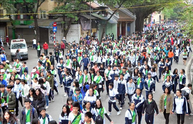 河内市各阶层人民响应全民健身奥林匹克长跑日。图自越通社