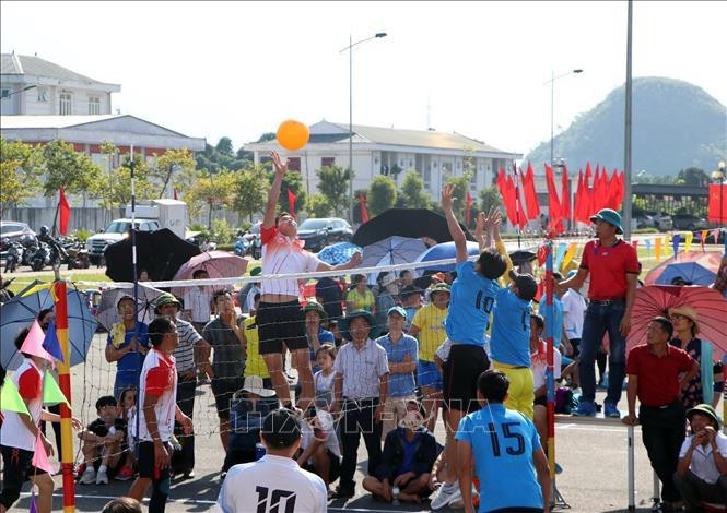第三届莱州各民族文化体育旅游节期间举行的排球比赛。越通社记者 贵忠 摄