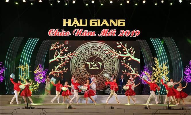 后江省在渭江市举行2019年迎新年文艺晚会。越通社记者维羌 摄