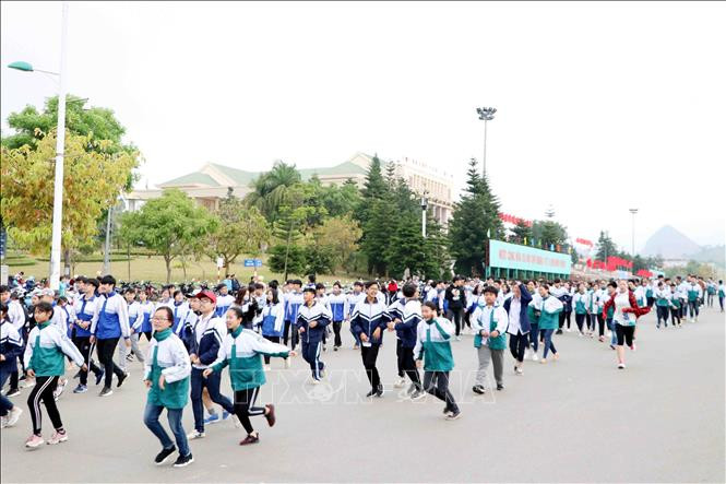 莱州省各阶层人民响应全民健身奥林匹克长跑日。图自越通社
