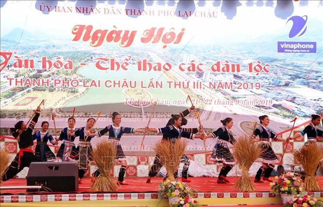 开幕式上的文艺演出。越通社记者 贵忠 摄