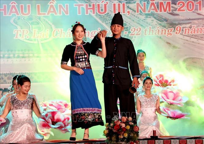 西拉族服装。越通社记者 贵忠 摄